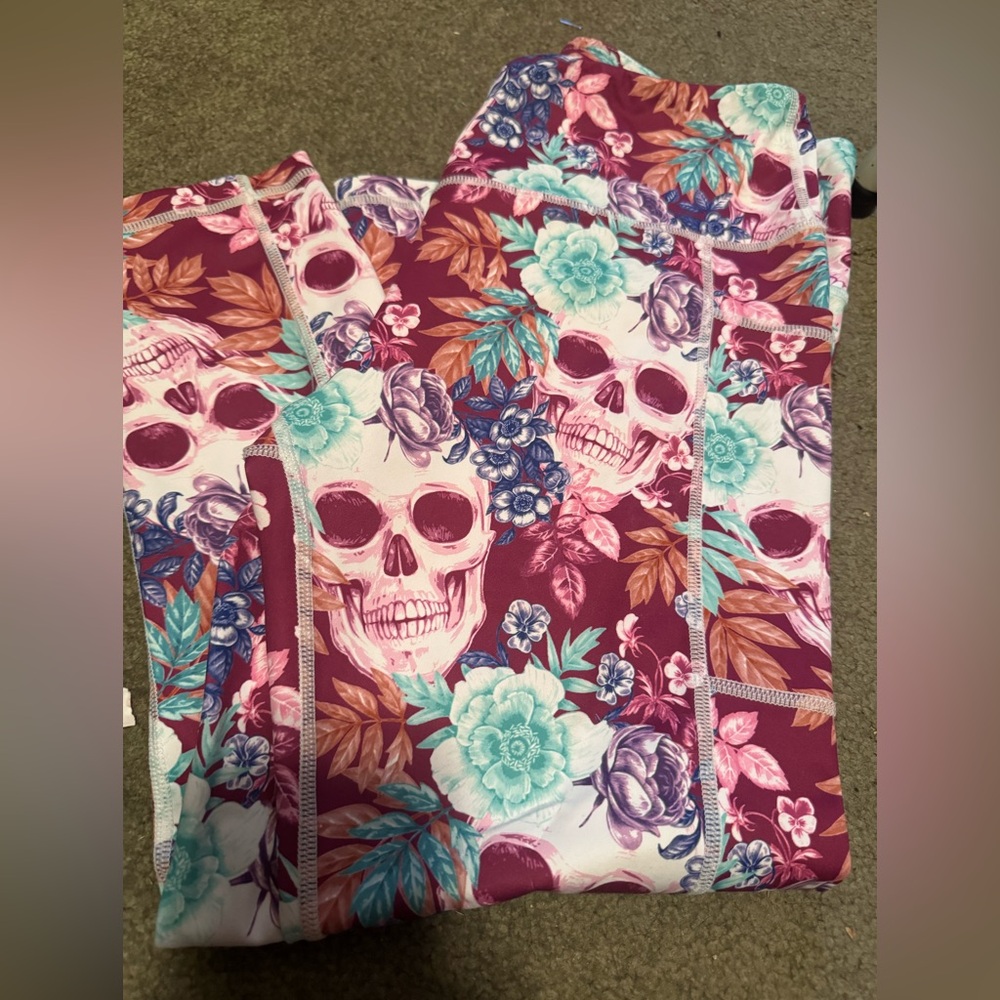 CVG Capri skulls